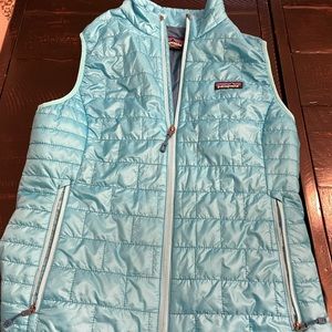Patagonia puffer vest. Medium teal. Like new.